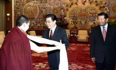 Hu Jintao i Gjalcen Norbu, luty 2005