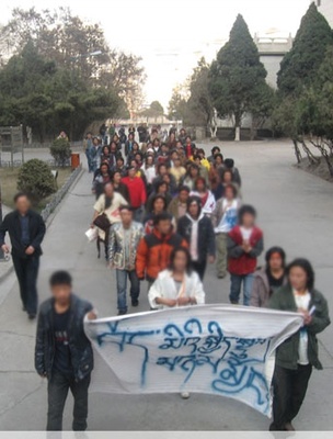 lanzhou16marca2008protestdzieci_400